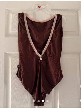 Sleeveless Bodile Leotard Bodysuit with Contrast Neckline